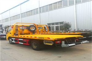 桦川附近拖车救援搭电