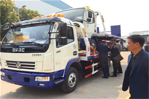 桦川汽车道路救援拖车价格